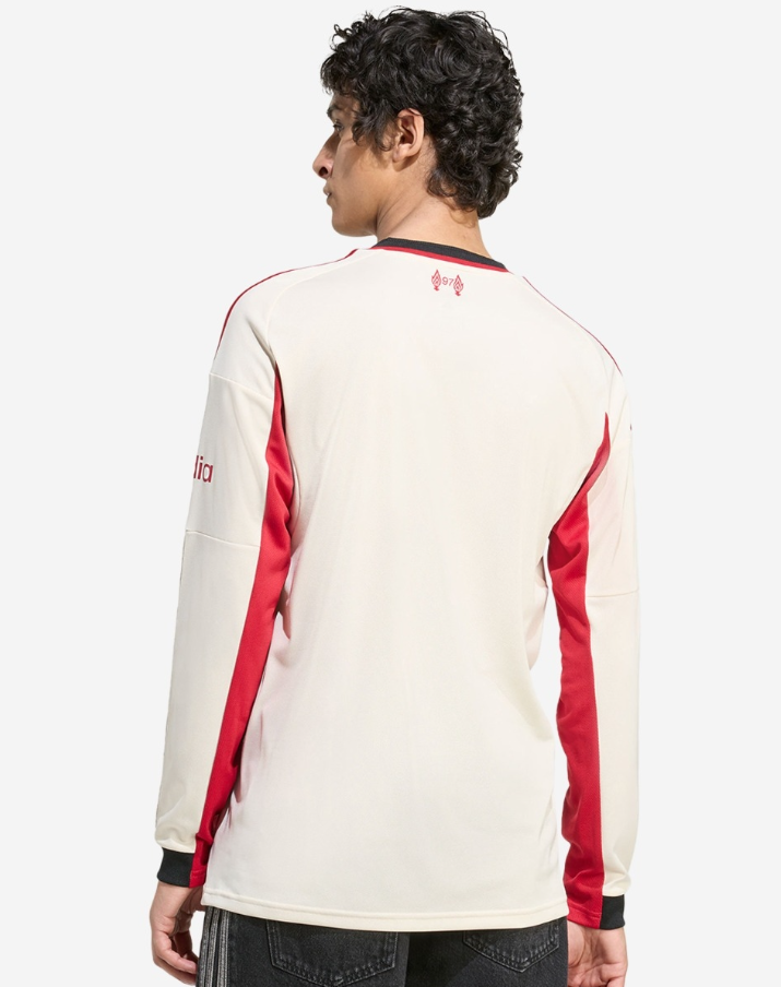 เสื้อแขนยาวลิเวอร์พูล 2025 2026 ทีมเยือน สีครีมของแท้