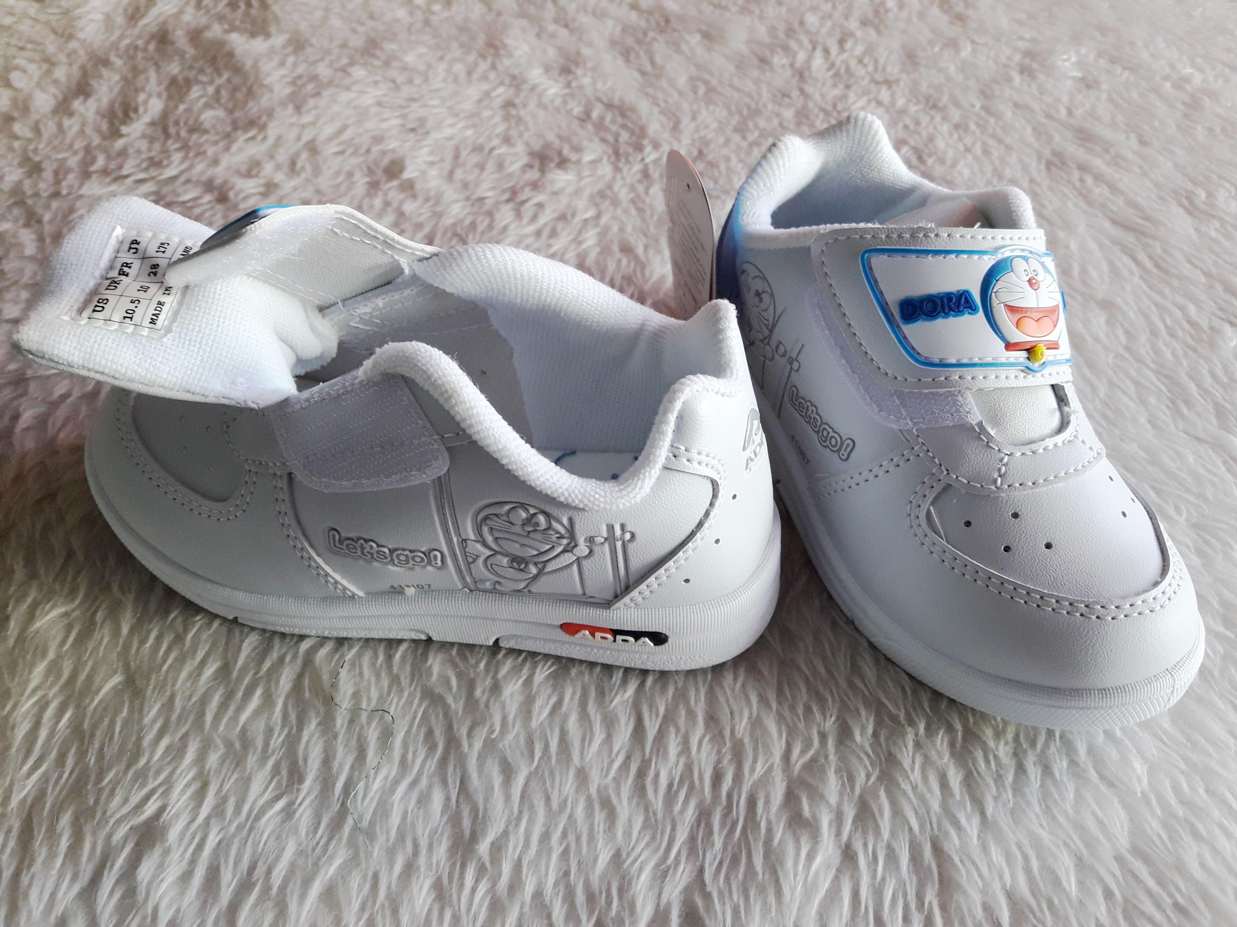 รองเท้าพละเด็กอนุบาล ลาย Doraemon แบบเมจิกเทป