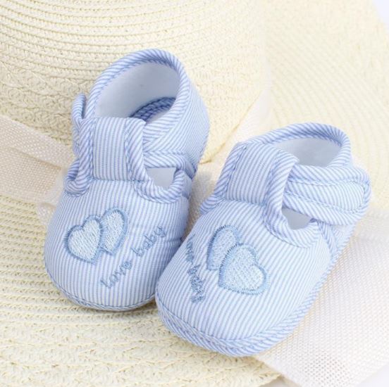 รองเท้าเด็กอ่อน love baby สีฟ้า Size 11-13