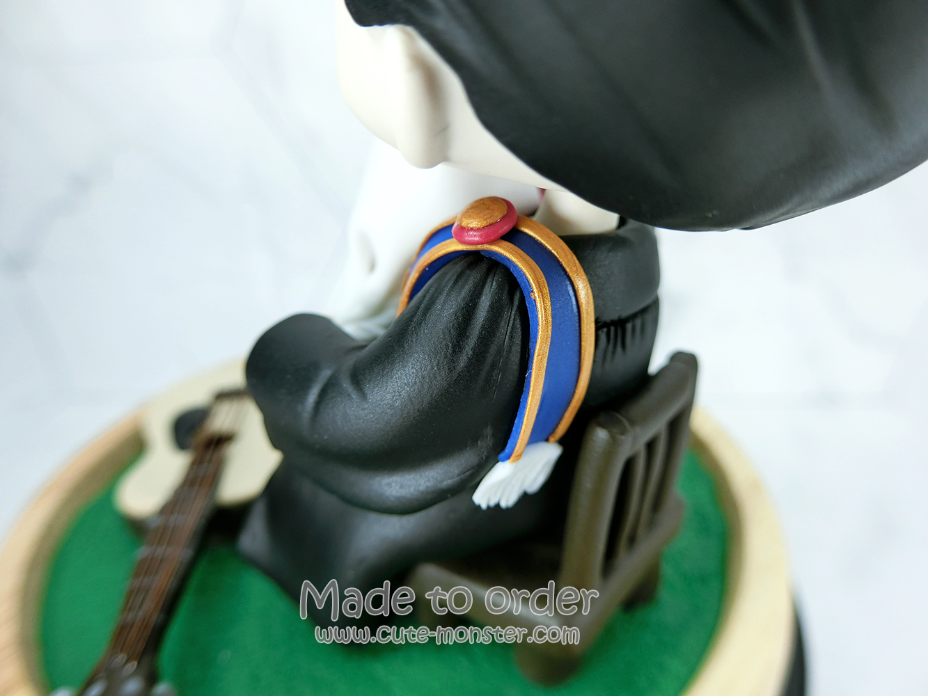 โมเดล ตุ๊กตาตั้งโต๊ะ ชุดรับปริญญา ขนาดสูง 4 นิ้ว