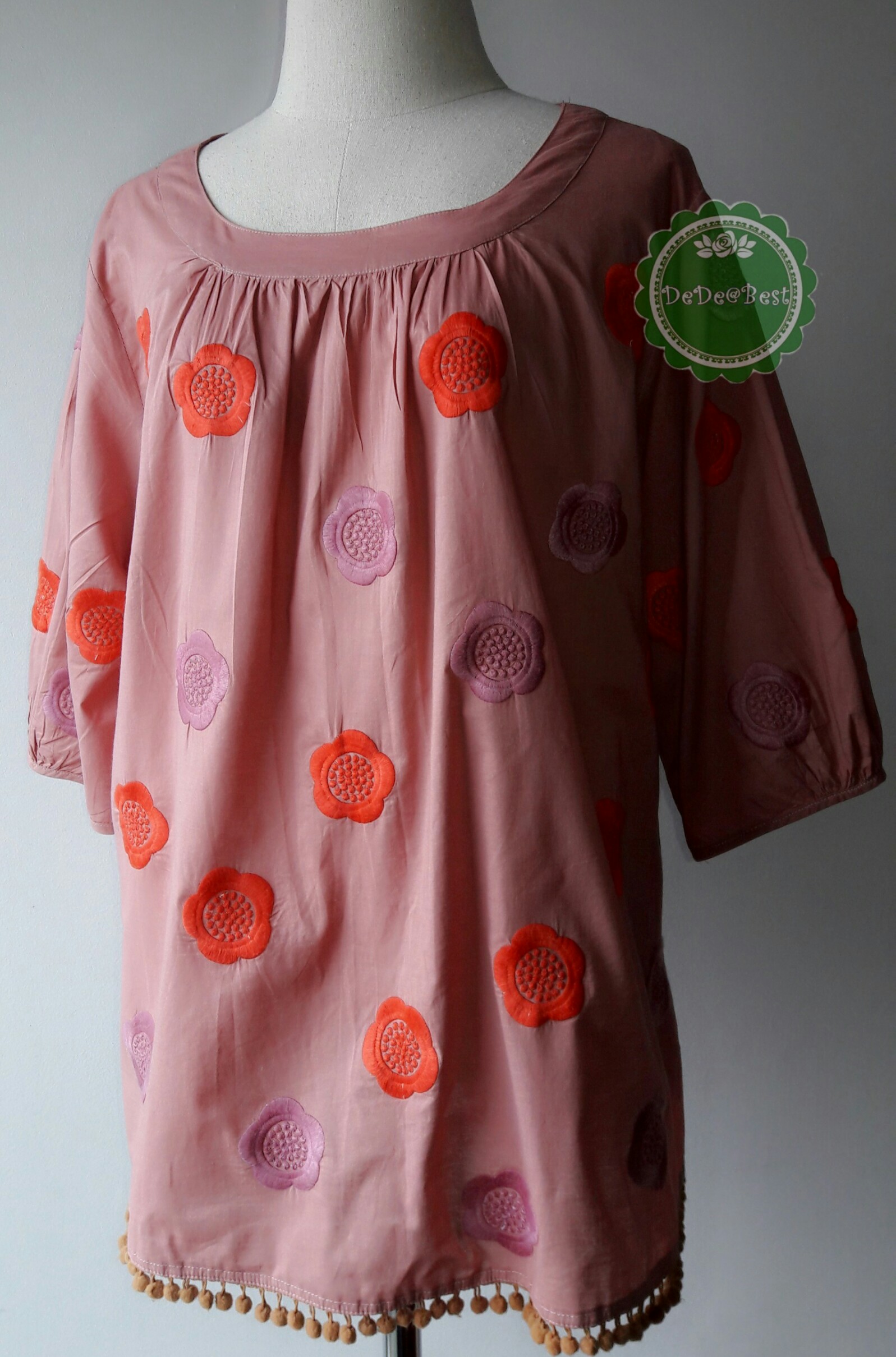 T118:2nd hand top เสื้อปักลายดอกไม้ แขนสามส่วน ชายเสื้ิอติดระบายด้วยพู่กลม