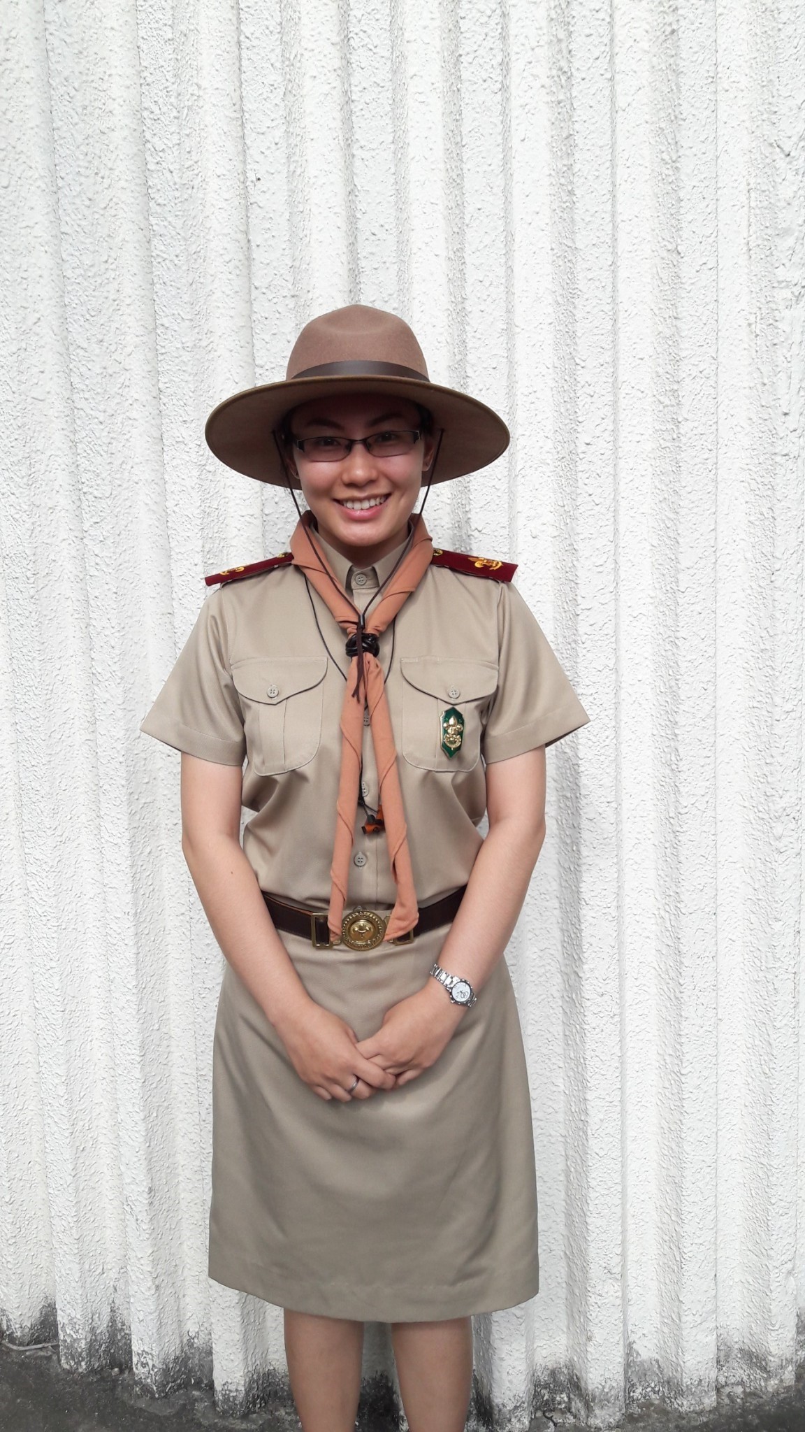 ชุดลูกเสือครูหญิง สีกากีเข้ม