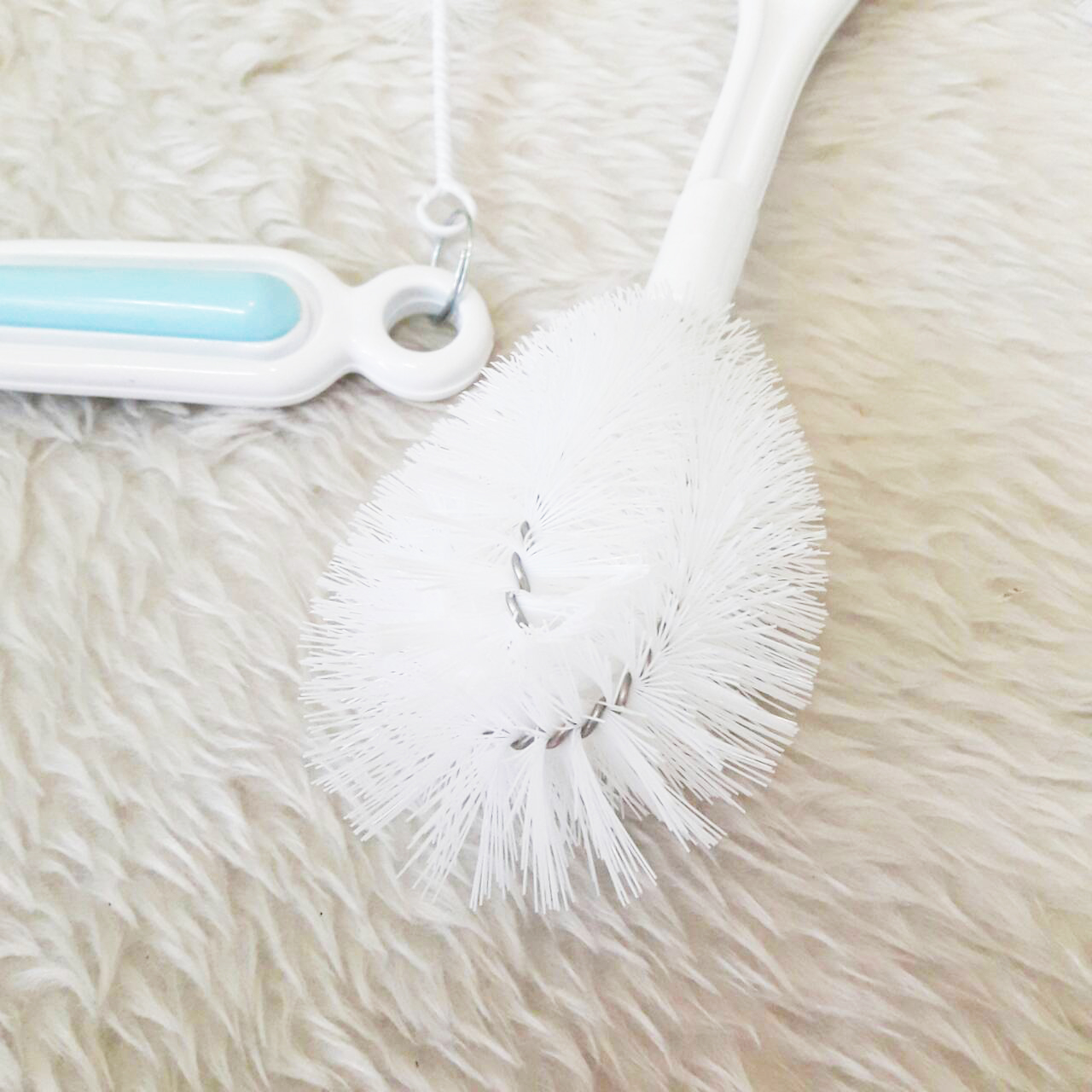 Attoon แปรงล้างขวดนม และจุกนม ขนไนล่อน รุ่น Big Boom