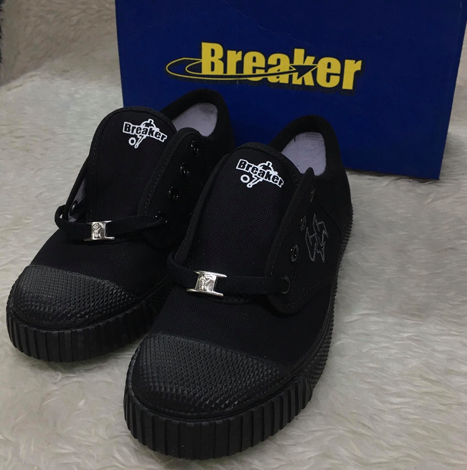 รองเท้านักเรียน Breaker 4X4 สีดำ พร้อมปักชื่อ