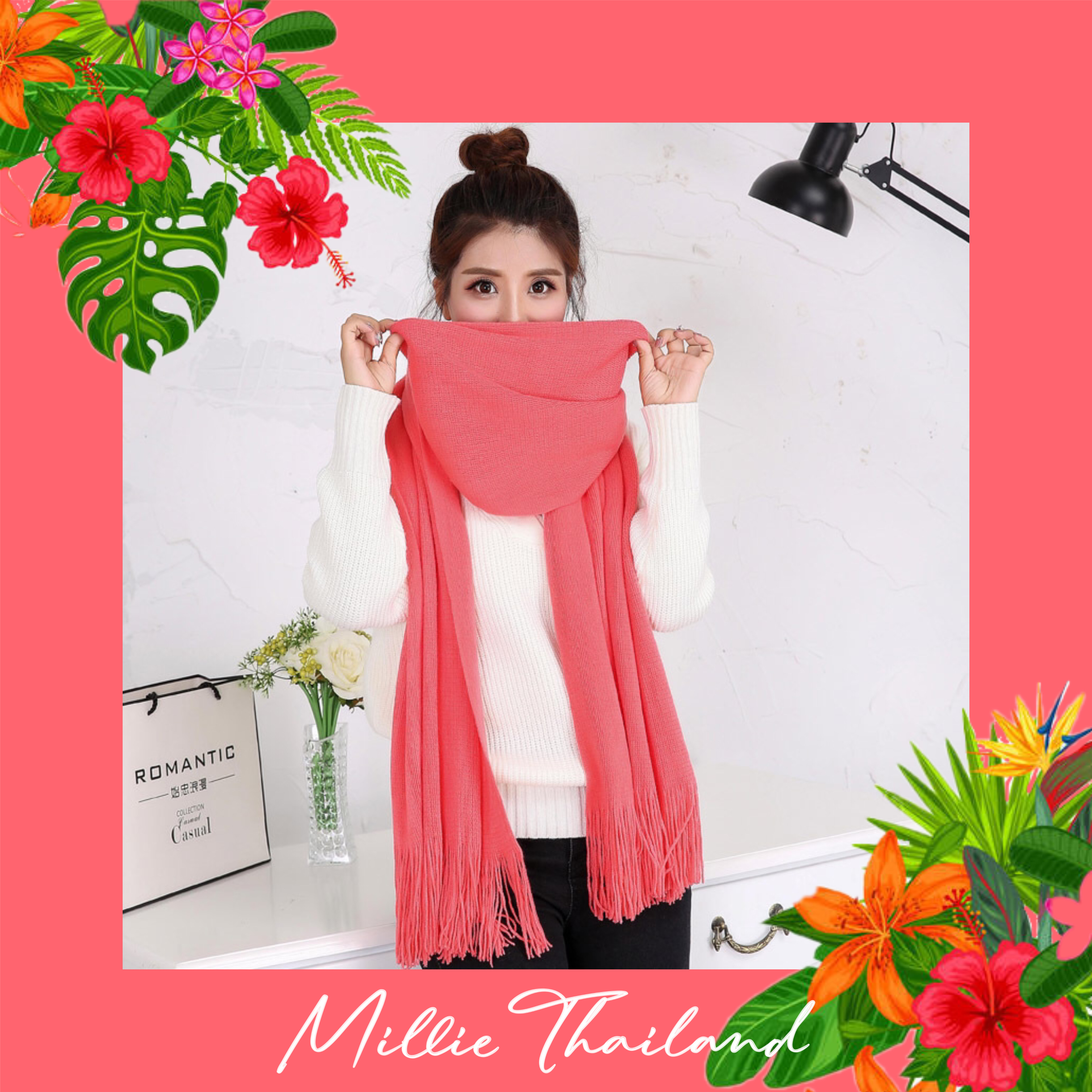 ผ้าพันคอไหมพรมสีชมพูอมส้ม มีระบาย
