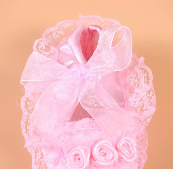 รองเท้าเด็กอ่อน สีชมพู ผูกโบว์ประดับลูกไม้สวยงาม