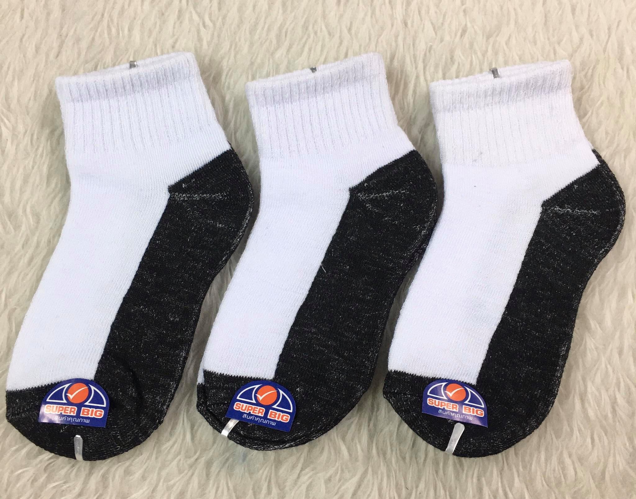 ถุงเท้านักเรียนพื้นดำ (แพ็ค 3 คู่)