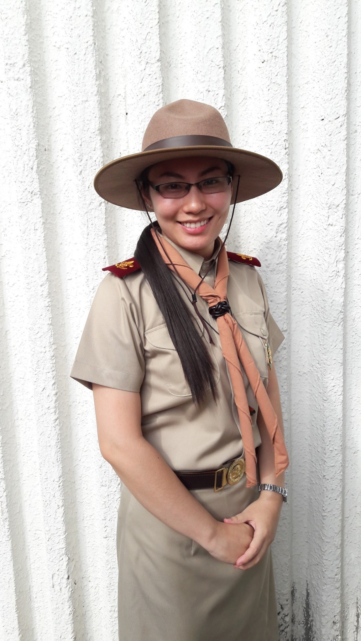 ชุดลูกเสือครูหญิง สีกากีเข้ม