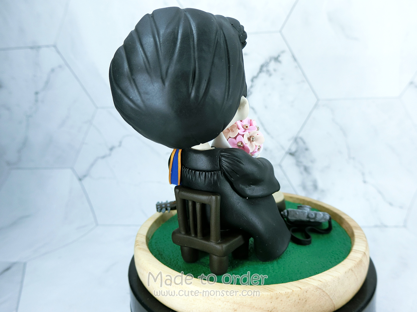 โมเดล ตุ๊กตาตั้งโต๊ะ ชุดรับปริญญา ขนาดสูง 4 นิ้ว