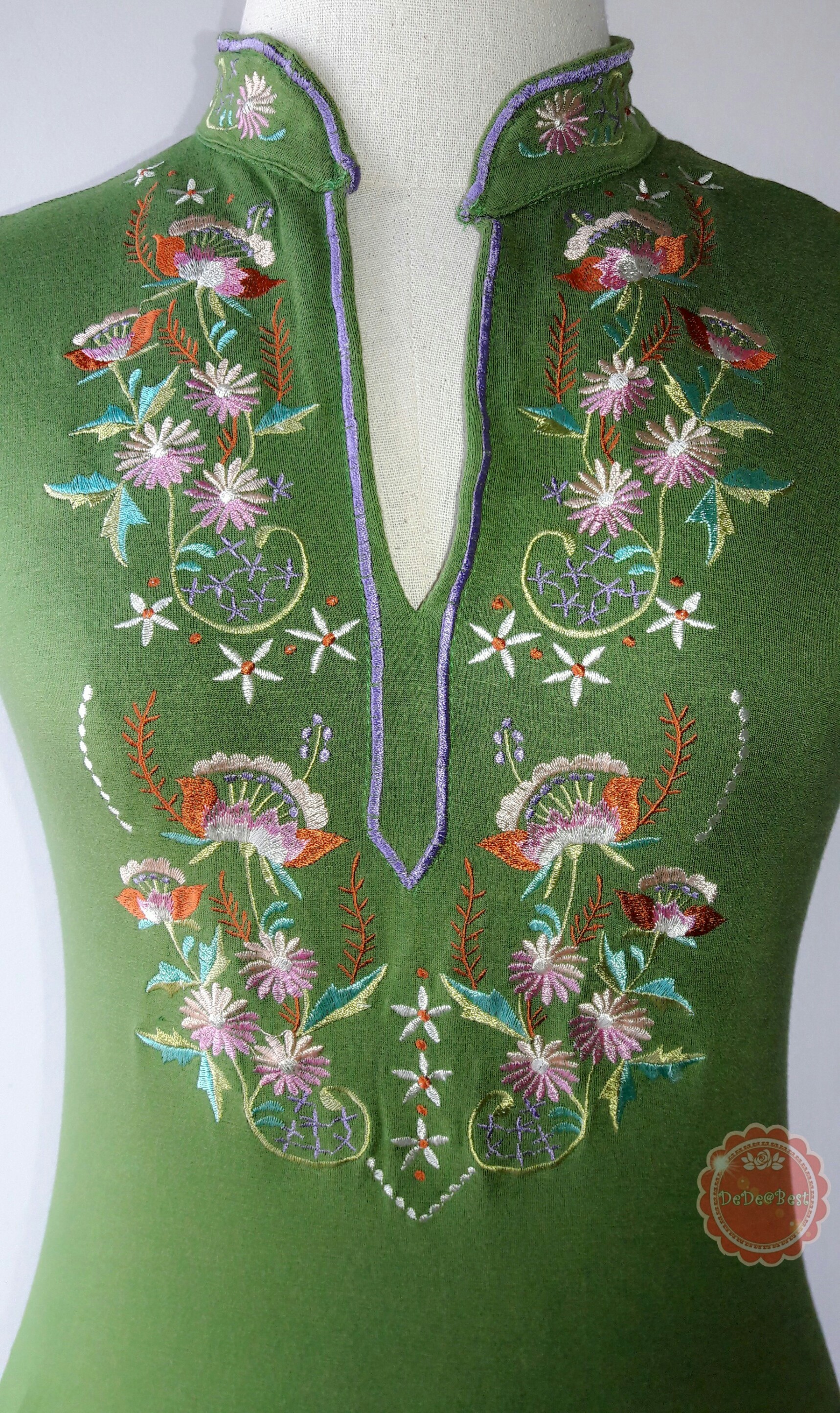 T24:2nd hand top เสื้อแขนกุดสีเขียวผ้ายืด คอจีน ปักลวดลายละเอียด สวย