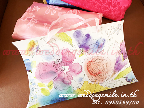 กล่องพายใส่ของรับไหว้ลายดอกไม้ มาพร้อมหูหิ้ว (10ใบ/แพ็ค/คละลาย ตกใบละ 15.-)