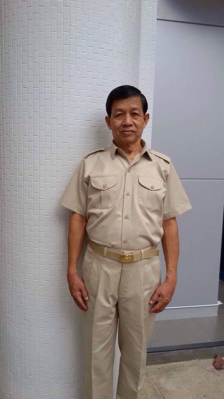 ชุดกากี ชุดข้าราชการสีกากี คอเชิ้ต แขนสั้น กางเกงขายาว สำหรับข้าราชการชาย