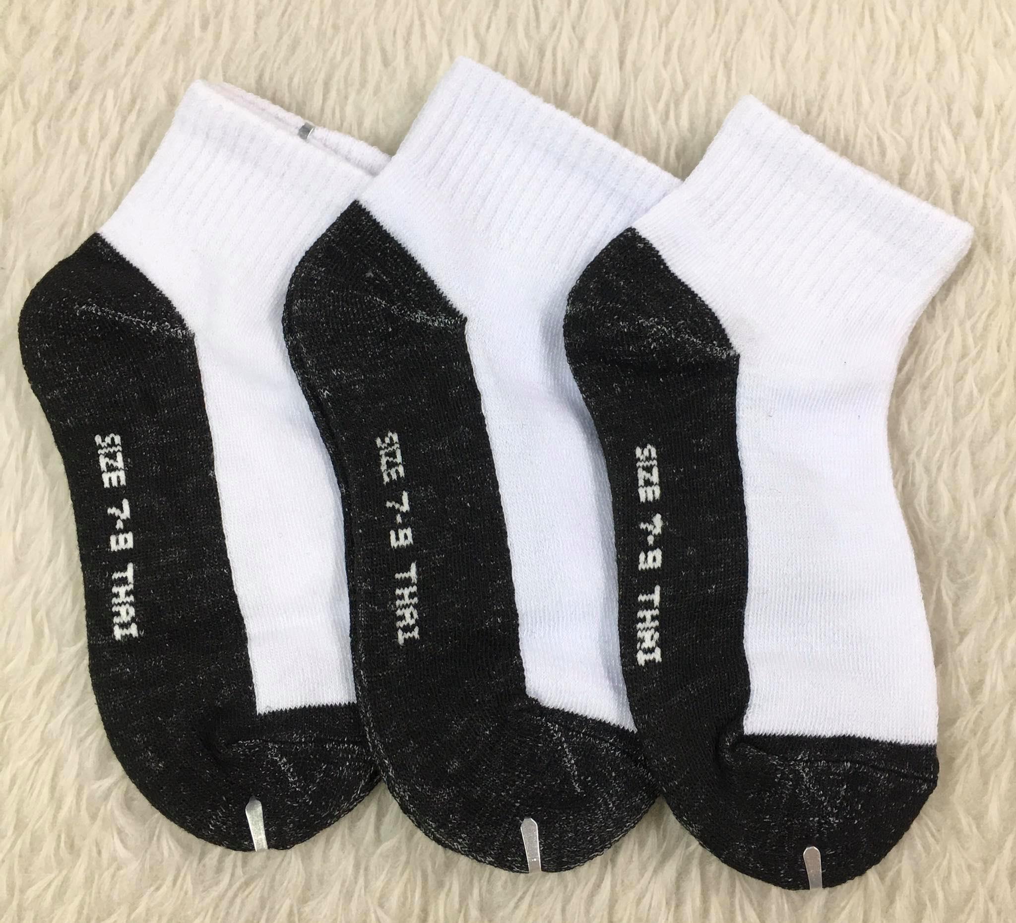 ถุงเท้านักเรียนพื้นดำ (แพ็ค 3 คู่)