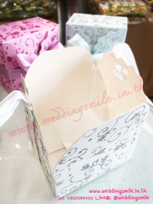 กล่องใส่ของชำร่วยเล็ก กล่องของขวัญโรยกากเพชร 9 x 9 ซม. (10 ใบ/แพ็ค ตกใบละ 15.-)