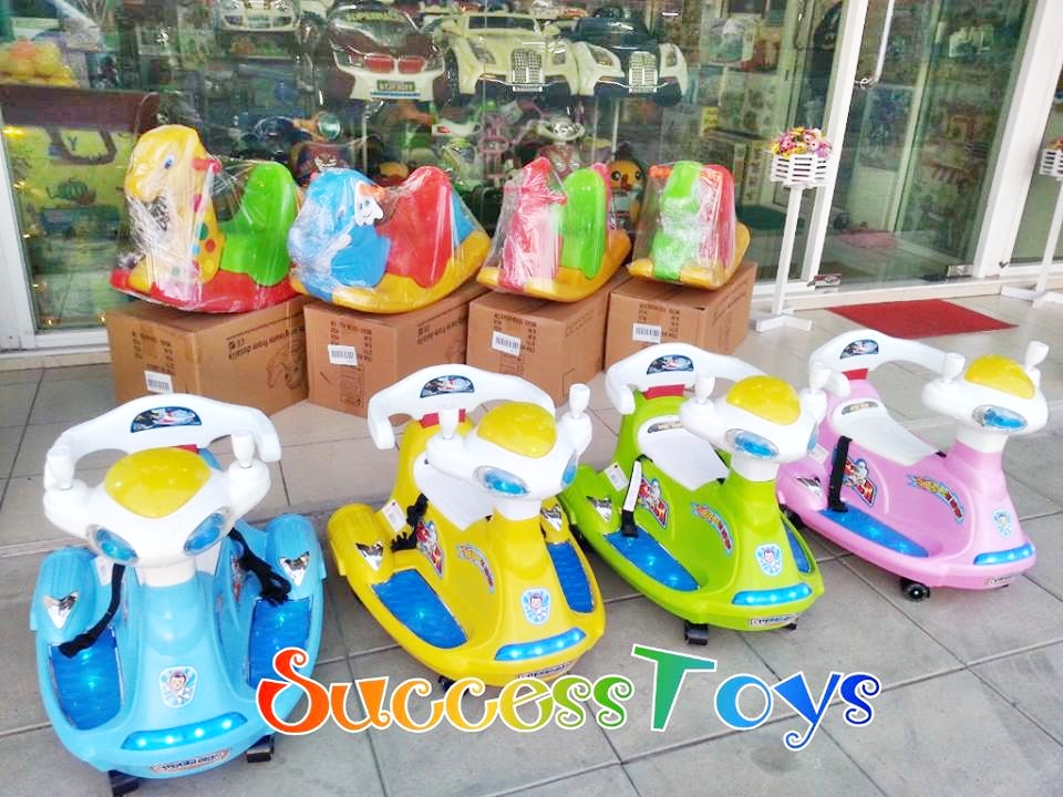 รถแบตหอยทากยานอวกาศมือโยก มี 4 สี เหลือง ชมพู เขียว ฟ้า