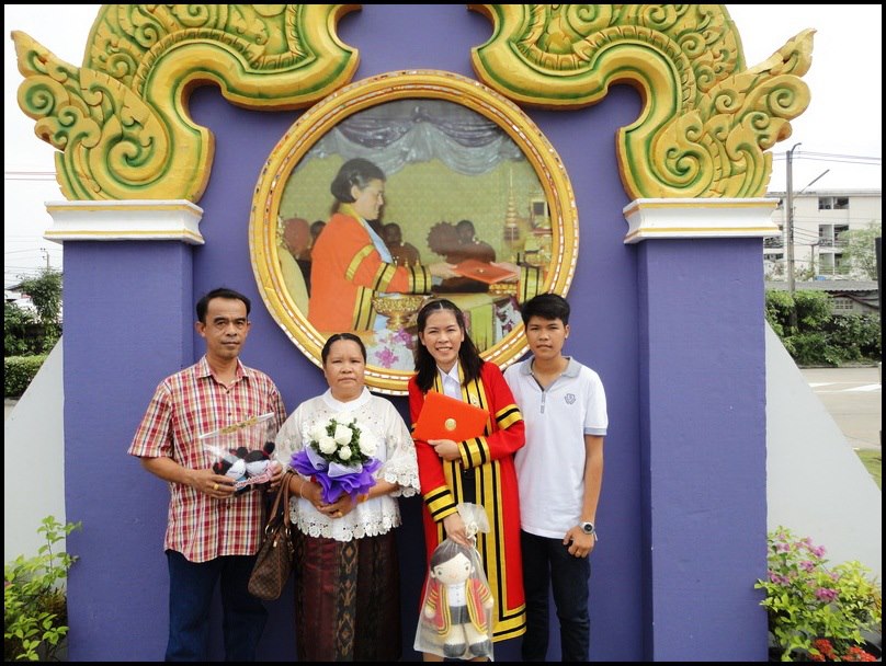 ตุ๊กตาถักรับปริญญา ครุยพระจอมเกล้าฯ ขนาด 16 นิ้ว