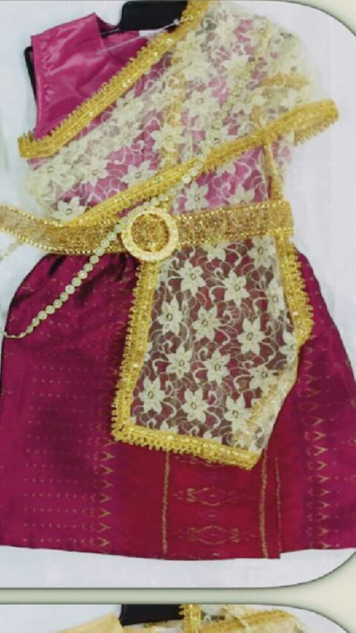 ชุดเเม่หญิงลาว