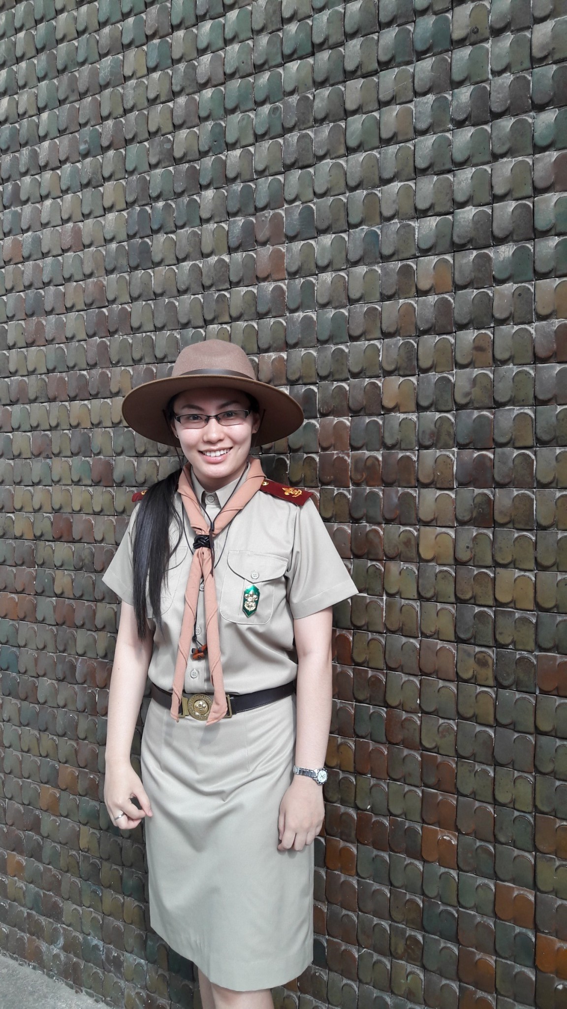 ชุดลูกเสือครูหญิง สีกากีเข้ม