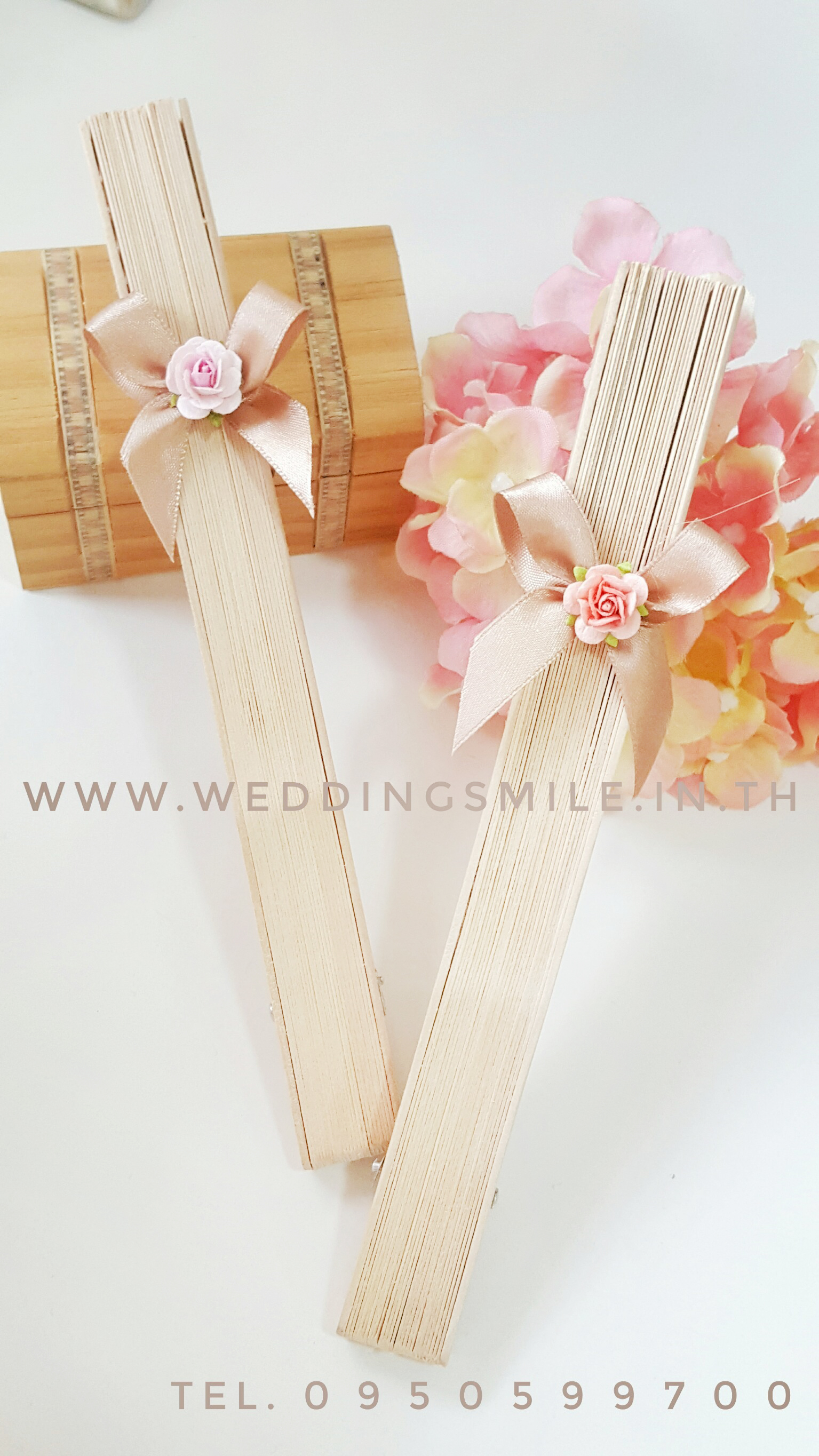 ของชำร่วยงานแต่งงาน, พัดไม้, พัดลายดอกทานตะวัน, พัดไม้กลิ่นหอม, พัดไม้ติดโบว์, ของชำร่วยงานแต่งงาน พัดไม้ งานแต่ง, ของชำร่วยแจกงานแต่ง, พัดไม้แจกงานแต่ง, พัดไม้ฉลุสวยๆ แจกงานแต่ง, พัดไม้ฉลุงานแต่ง, พัดไม้งานแต่ง, แจกพัดไม้งานแต่ง, พัดงานแต่ง, ของชำร่วยงานแต่งพัดผ้า, ของชำร่วยงานแต่งพัดไม้ , ของชำร่วยงานแต่งราคาถูก