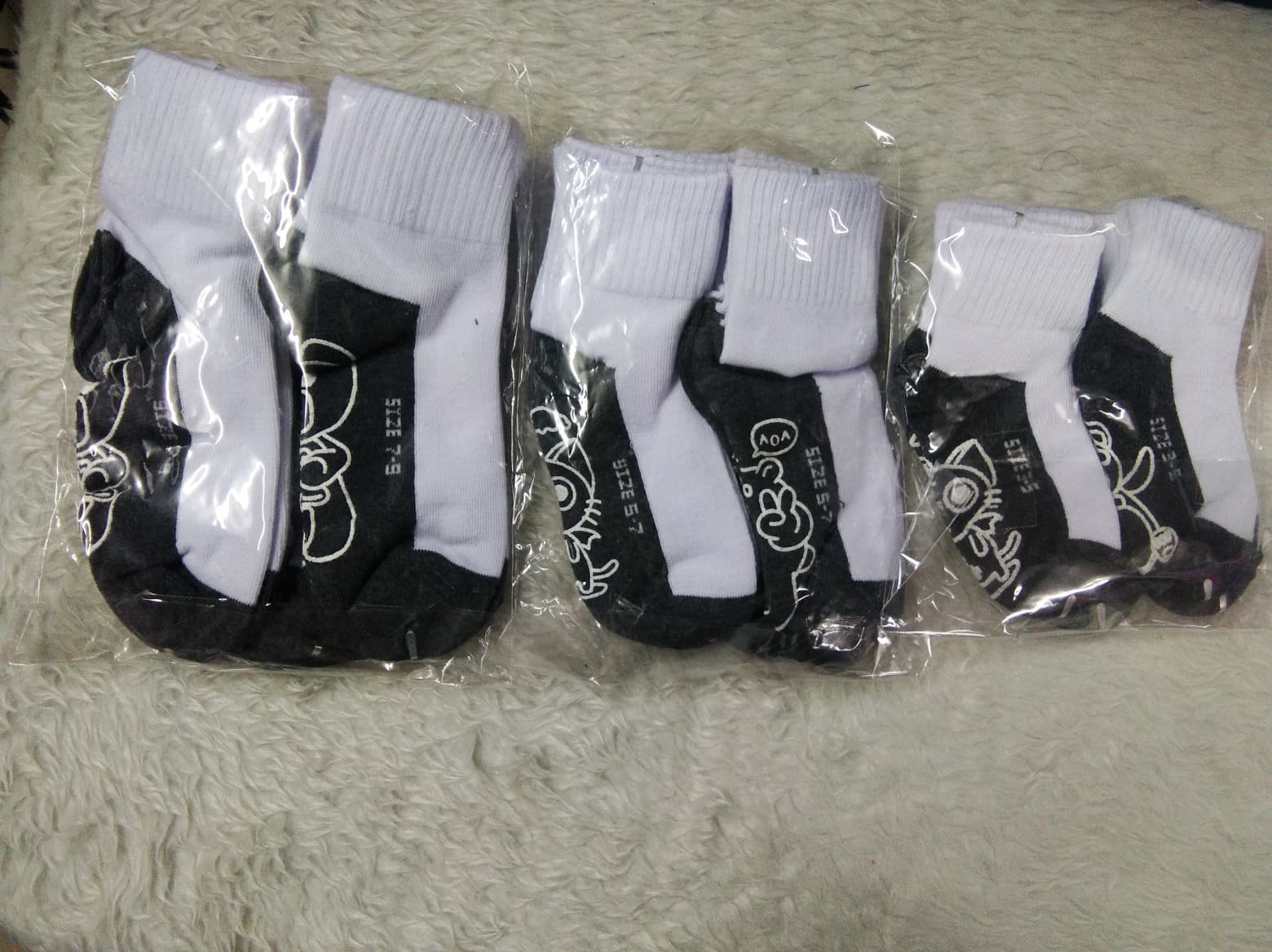 ถุงเท้านักเรียนพื้นดำ-กันลื่น( แพค5คู่ )