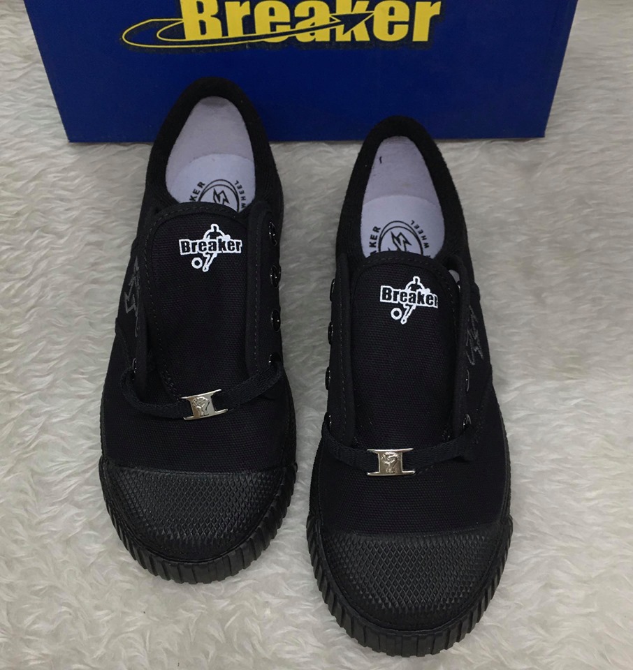 รองเท้านักเรียน Breaker 4X4 สีดำ