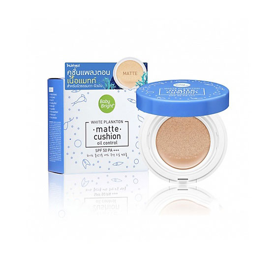 Karmart Baby Bright White Plankton Matte Cushion SPF50 PA+++ รองพื้นคูชั่นเนื้อแมทท์ผสมสารกันแดด ช่วยควบคุมความมันส่วนเกินบนใบหน้า ทำให้ผิวแลดูเนียน และขาวกระจ่างใสอย่างเป็นธรรมชาติ มาพร้อมกับนวัตกรรมเลเยอร์เอเบิล ที่สามารถตบคูชั่นทับได้ตลอดทั้งวันโดยไม่