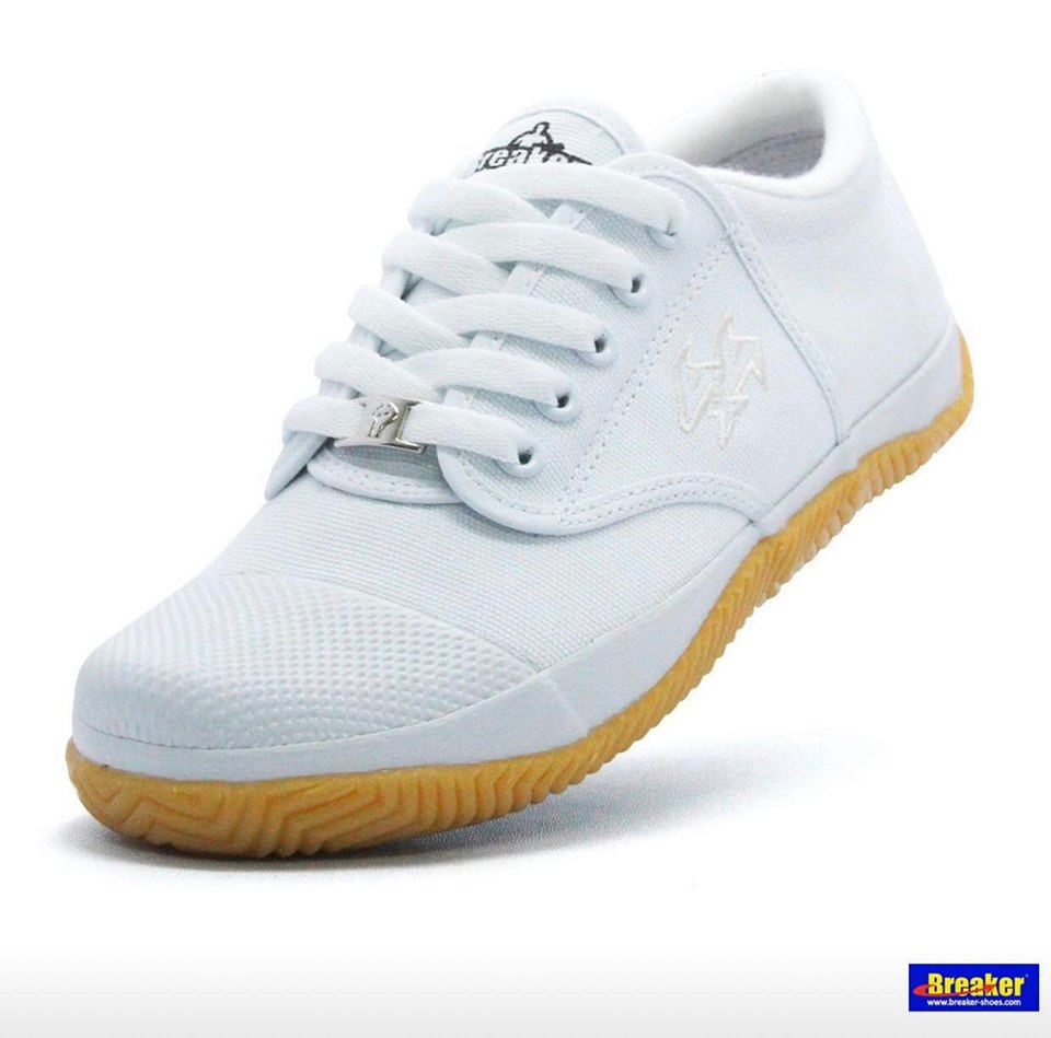 รองเท้านักเรียน Breaker Futsal สีขาว