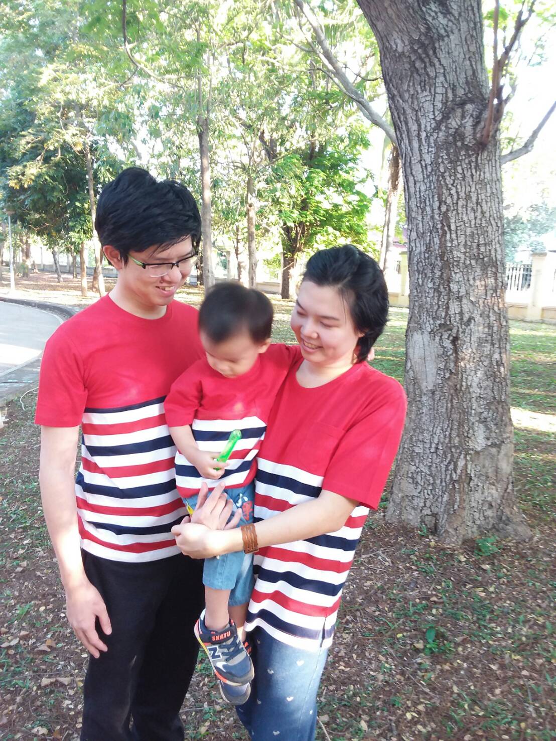 เสื้อครอบครัว สีสันสดใส สั่งเพิ่มซิปเปิดให้นมได้ มีให้เลือกหลายสี