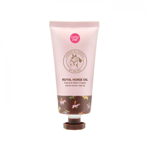 Karmart Cathy Doll Royal Horse Oil Hand & Nail Cream ครีมน้ำมันม้าบำรุงมือและเล็บจากคุณค่าน้ำมันม้าบริสุทธิ์ ซึมซาบเข้าสู่ผิวได้อย่างล้ำลึก ช่วยเติมและกักเก็บความชุ่มชื่นให้ผิวยาวนาน ลดชั้นหนังที่เกาะตัวกันจนหนา ด้าน และหยาบกร้าน ให้มือเนียนนุ่มน่าสัมผัส