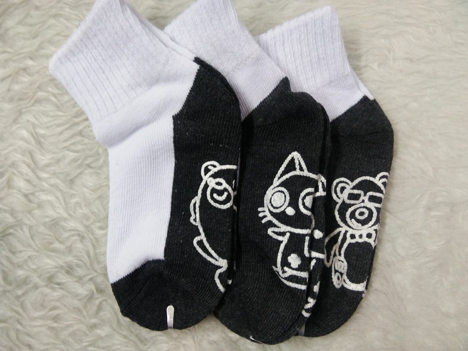 ถุงเท้านักเรียนพื้นดำ-กันลื่น( แพค5คู่ )