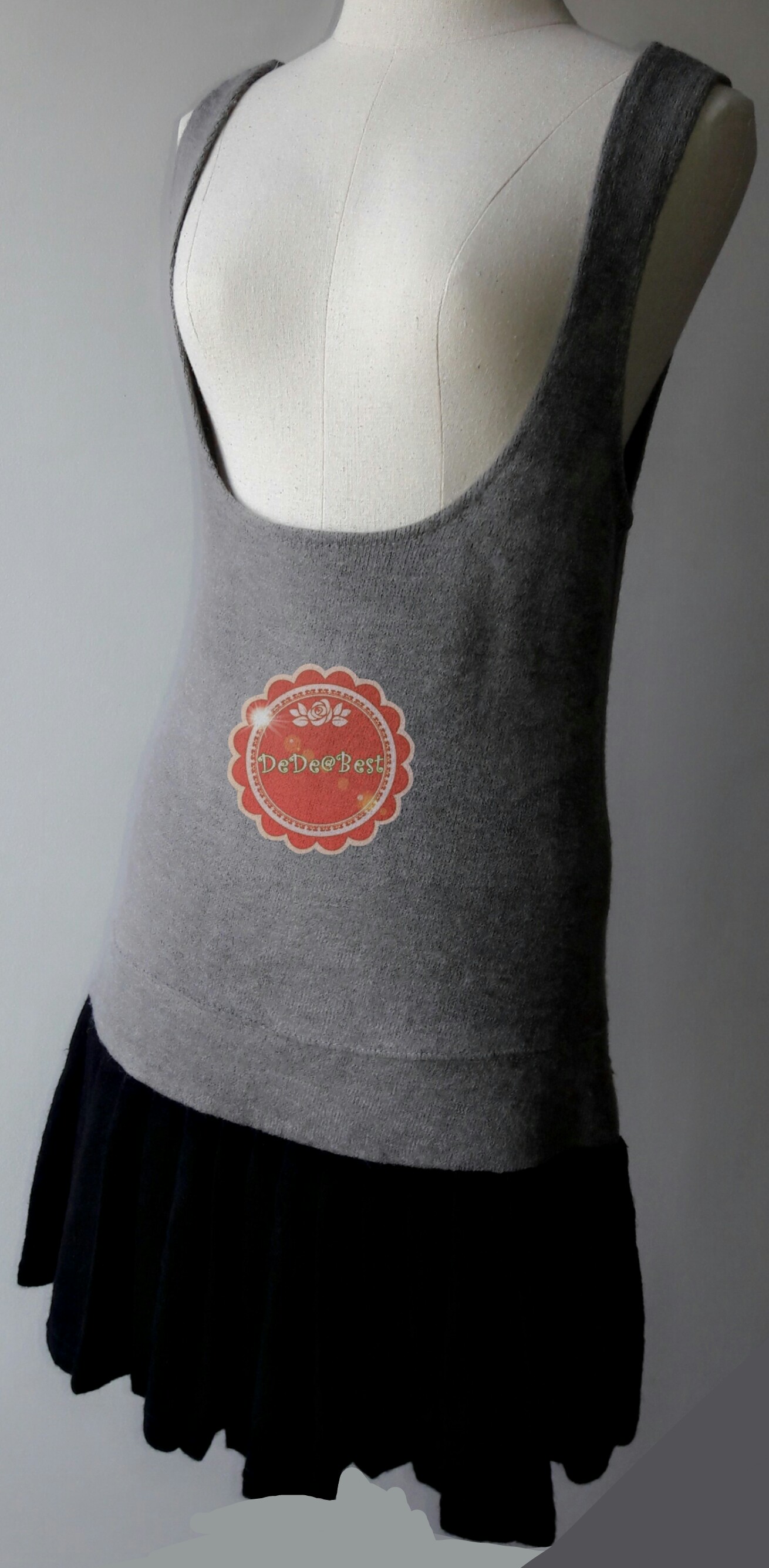 D62:2nd hand dress เอี๊ยมผ้านิ่มสีเทา-ดำ ชายกระโปรงอัดพรีทระบาย