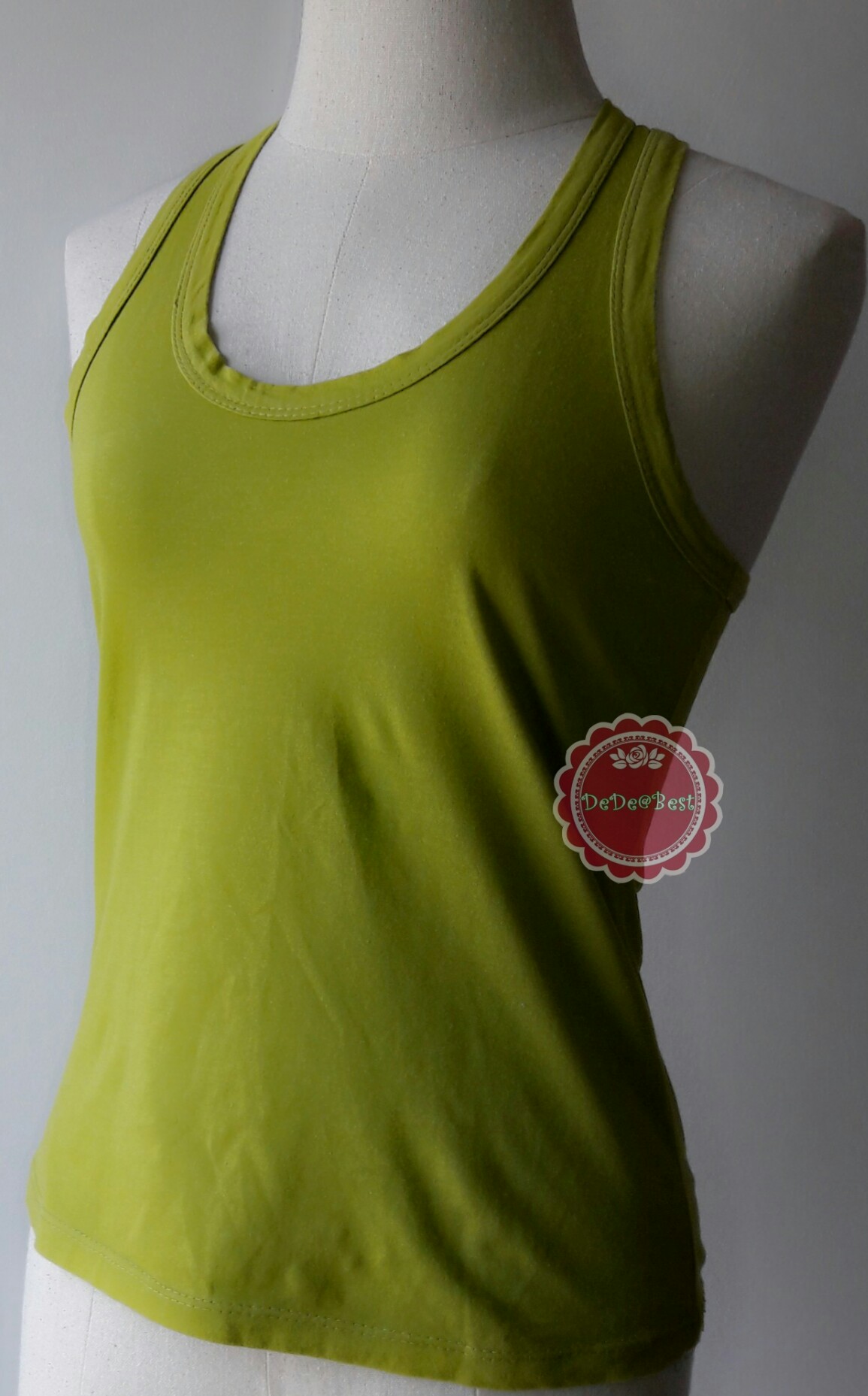 T92:2nd hand top เสื้อกล้ามสีเขียวสดใส