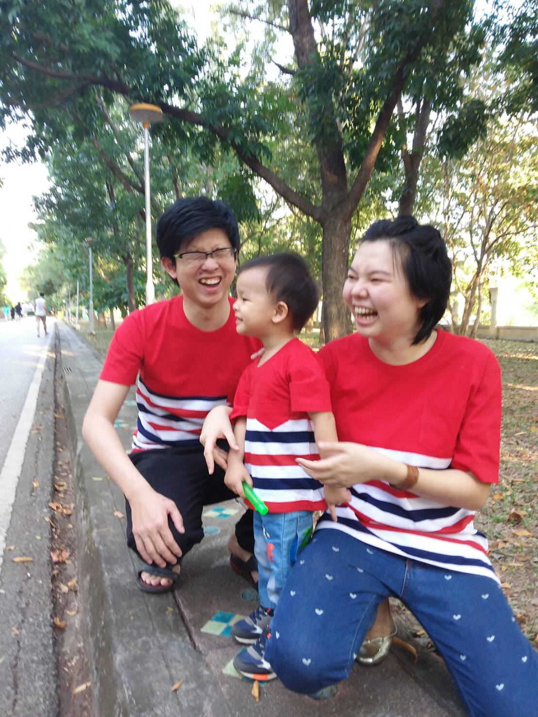 เสื้อครอบครัว สีสันสดใส สั่งเพิ่มซิปเปิดให้นมได้ มีให้เลือกหลายสี