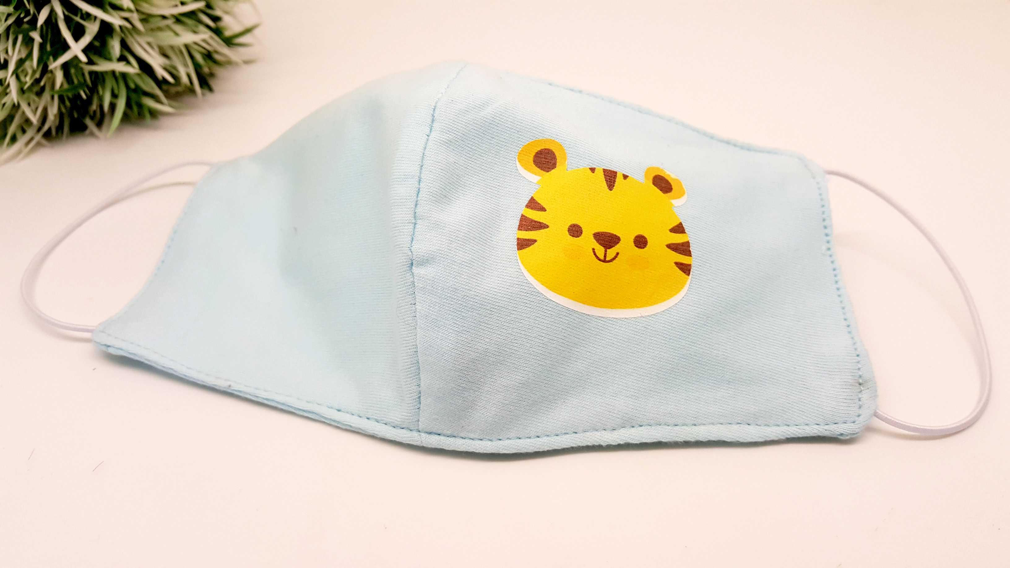 หน้ากากผ้าเด็กเล็ก รูปลายการ์ตูนน่ารัก ผ้ามัสลิน 2 ชั้น + Cotton 100%) มีช่องสอดแผ่นกรอง