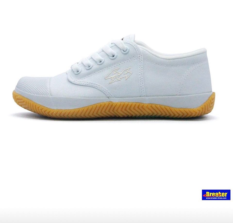 รองเท้านักเรียน Breaker Futsal สีขาว พร้อมปักชื่อ