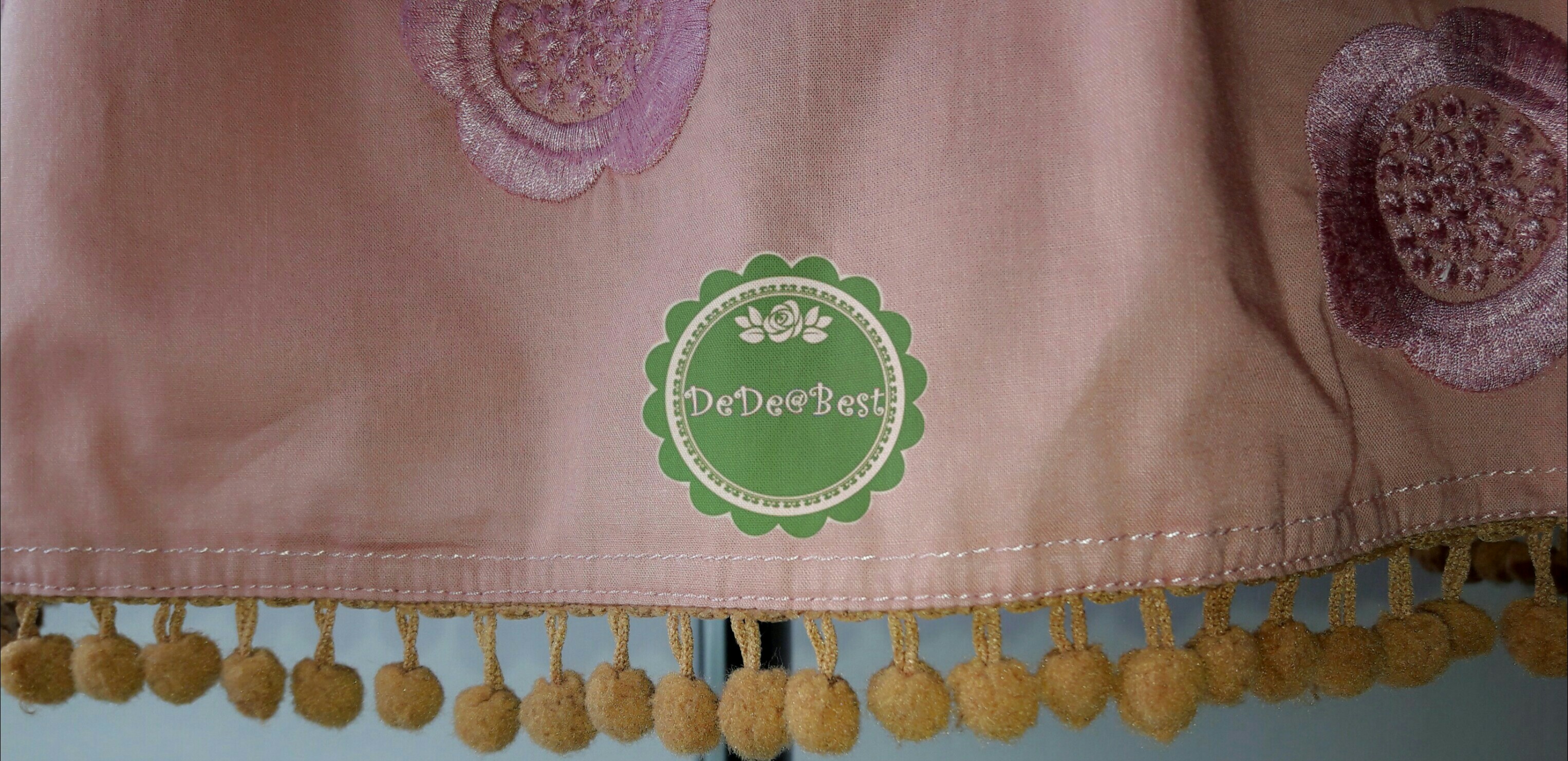 T118:2nd hand top เสื้อปักลายดอกไม้ แขนสามส่วน ชายเสื้ิอติดระบายด้วยพู่กลม