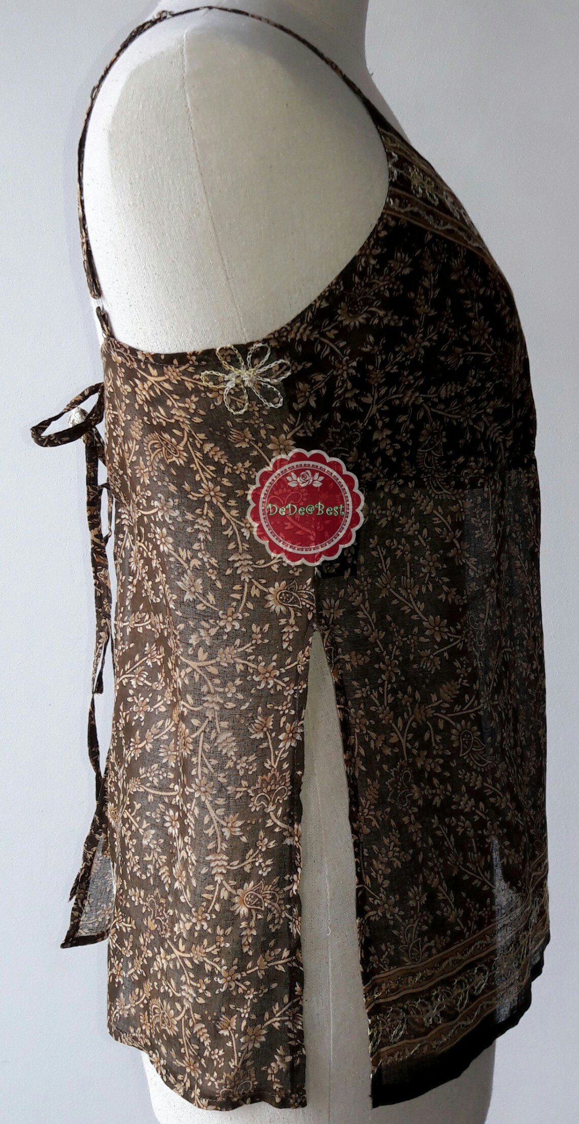 T12:2nd hand top เสื้อสายเดี่ยวสีน้ำตาลปักลายสวย