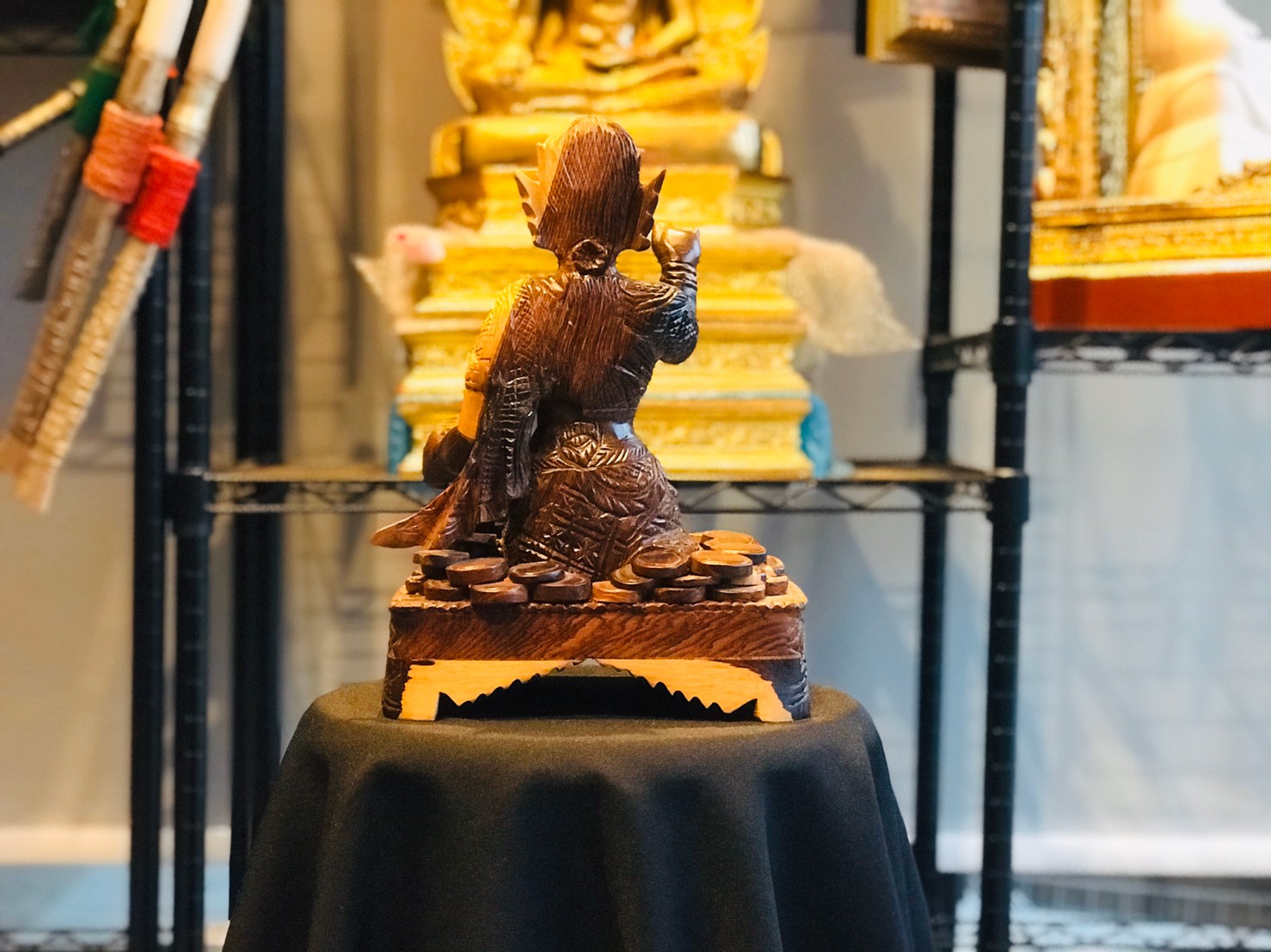 นางกวักไม้ชินชัน ขนาดหน้าตัก 8 นิ้ว