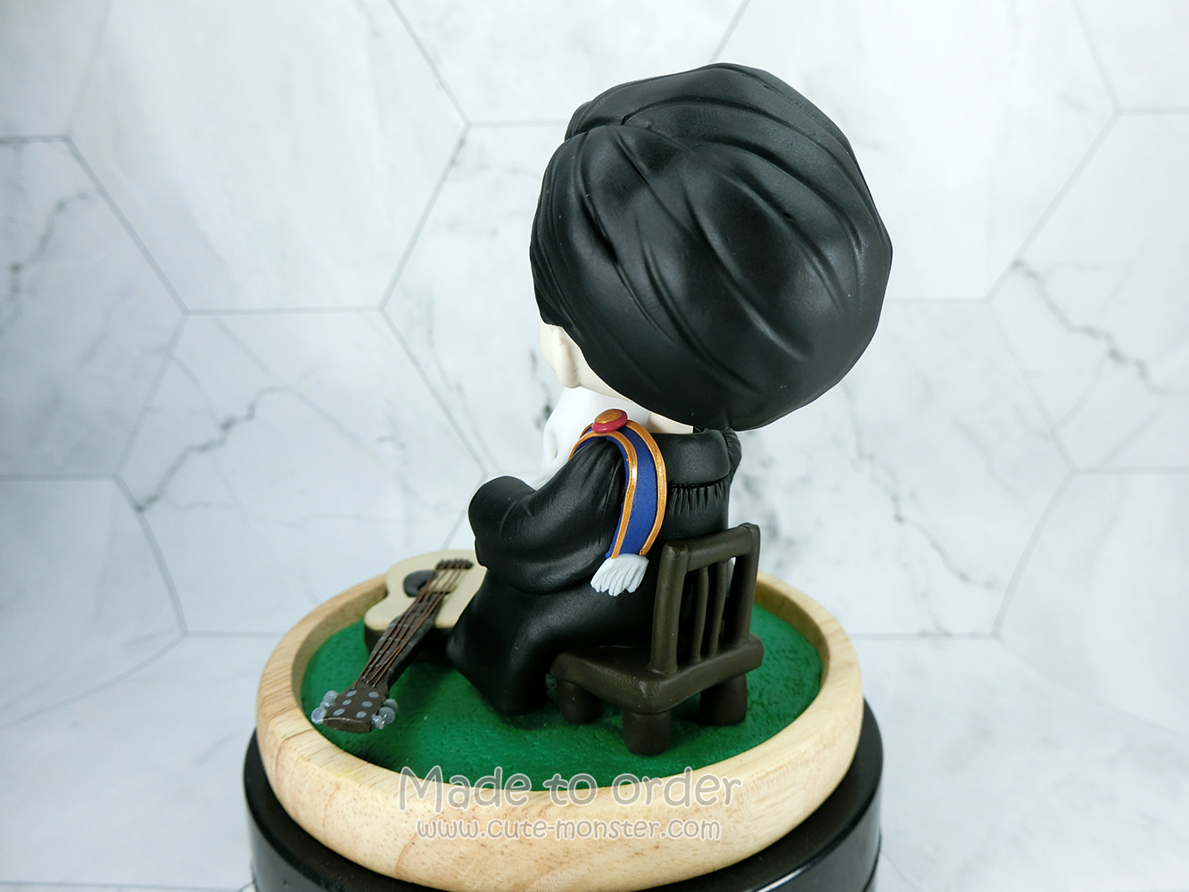 โมเดล ตุ๊กตาตั้งโต๊ะ ชุดรับปริญญา ขนาดสูง 4 นิ้ว