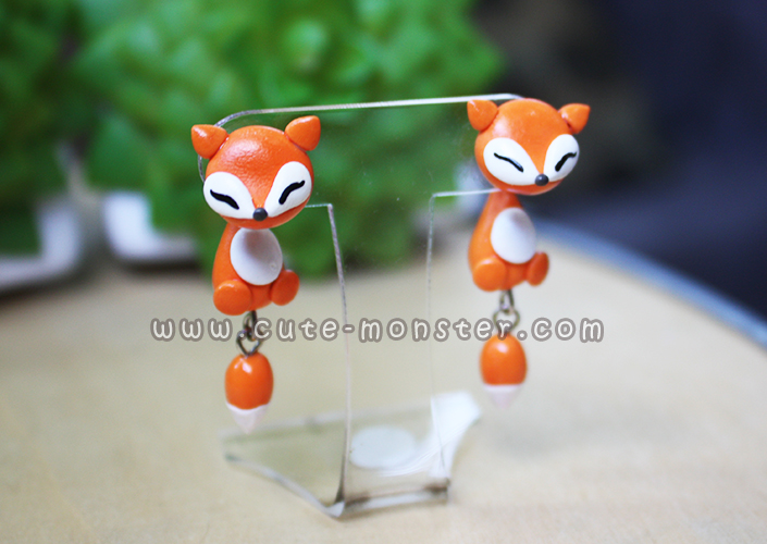 ต่างหูดินปั้น สุนัขจิ้งจอกสีส้ม Cutie orang fox