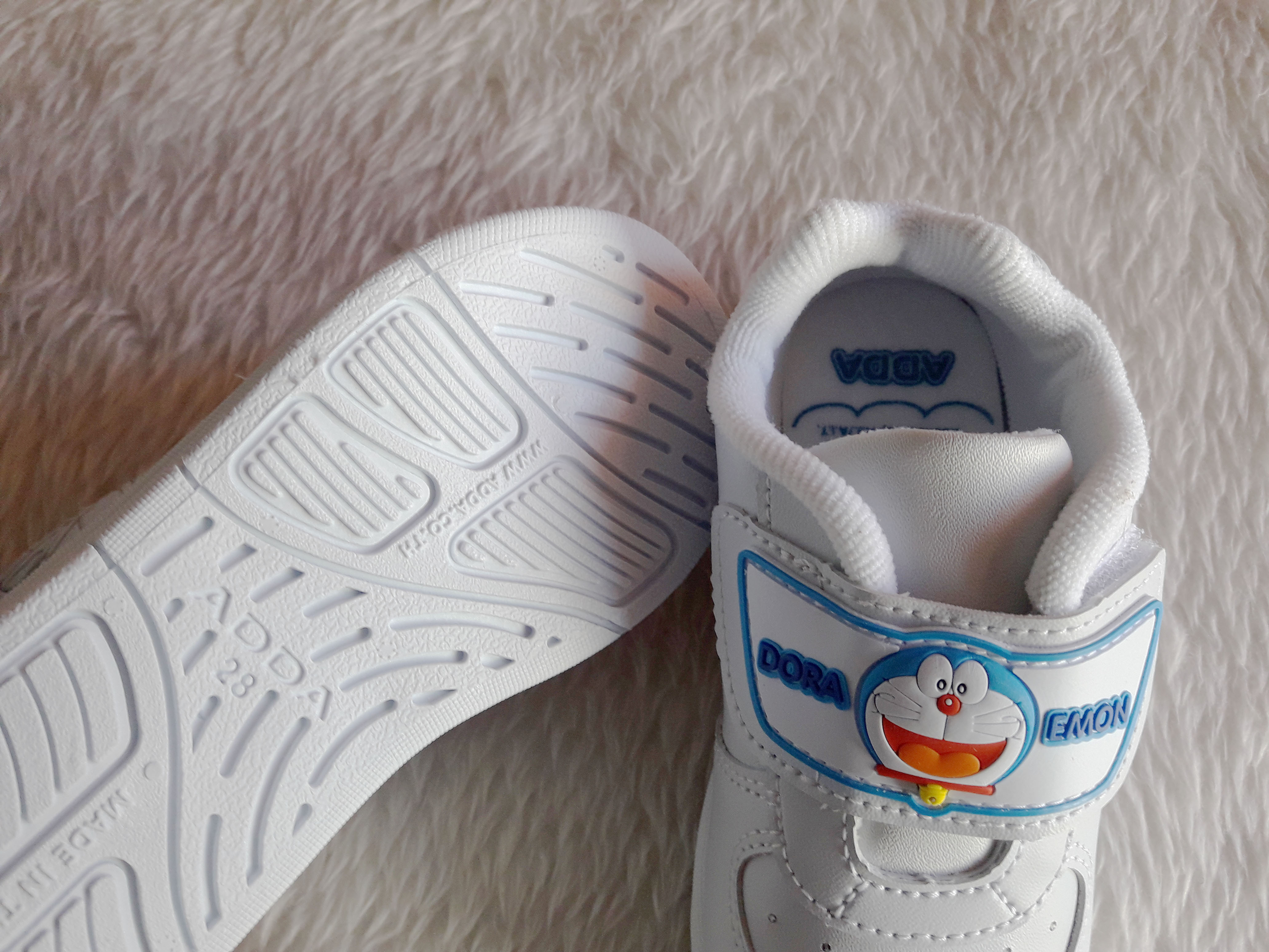 รองเท้าพละเด็กอนุบาล ลาย Doraemon แบบเมจิกเทป