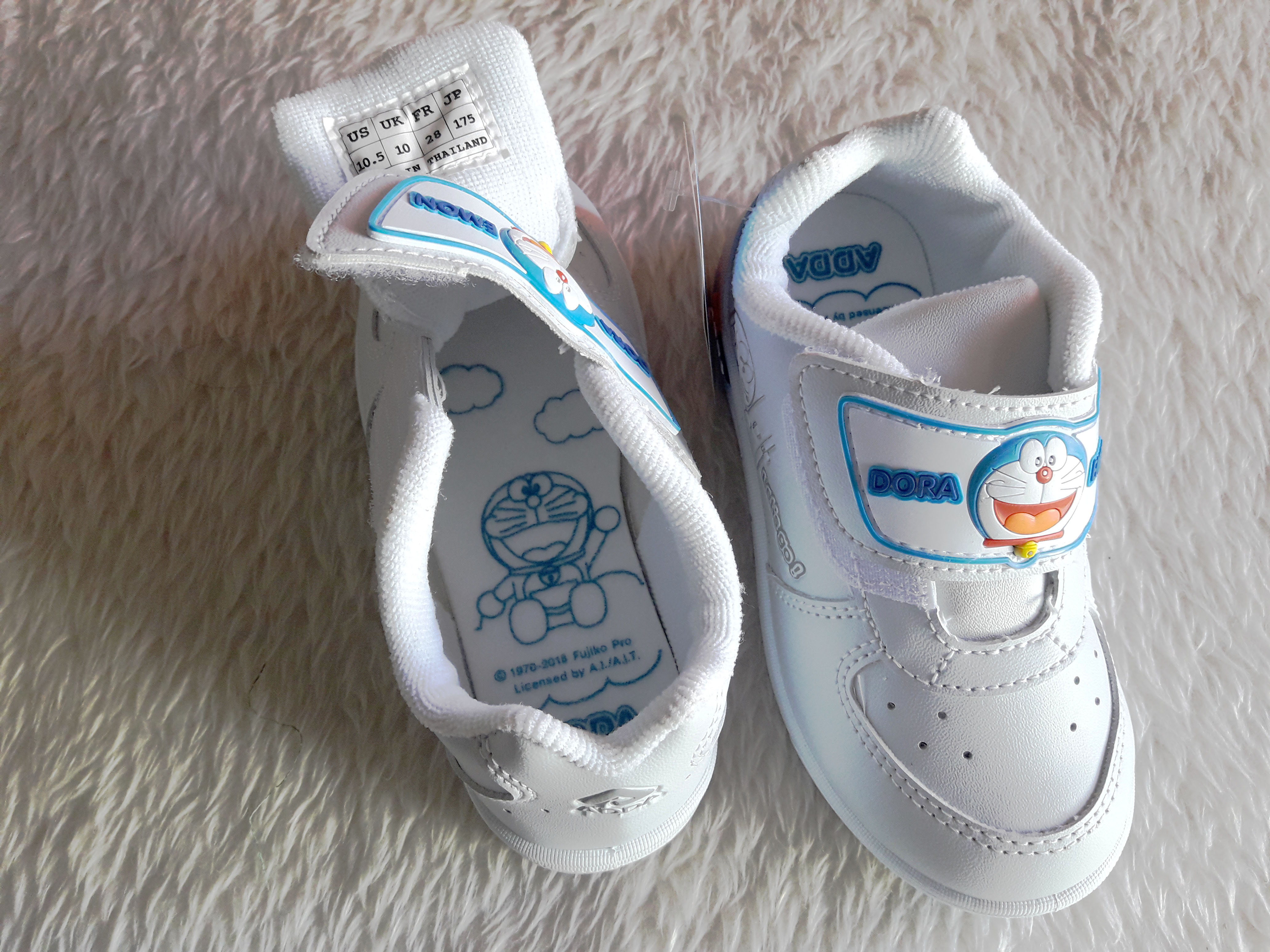 รองเท้าพละเด็กอนุบาล ลาย Doraemon แบบเมจิกเทป