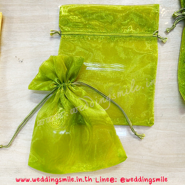 ถุงผ้าแก้ว ถุงผ้าไหม อย่างหนา ขนาด 20x25 cm สีเขียว ใบละ 10.-