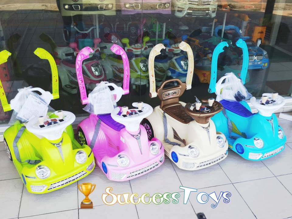 LN089 รถแบตหอยทากมีรีโมทบังคับ (รีโมทไร้สายใช้ระบบจูนคลื่น) มี 4 สี เขียว ชมพู ครีม ฟ้า
