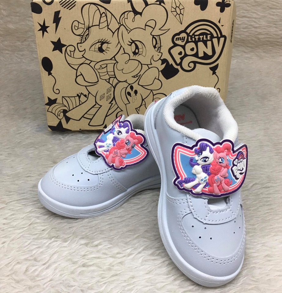 รองเท้านักเรียน สีขาว ADDA ลาย Pony