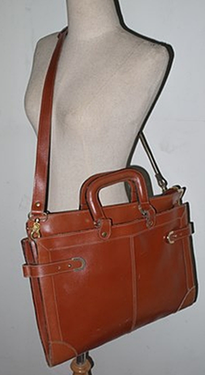 ขายแล้วค่ะ B7:Vintage leather bag กระเป๋าหนังแท้ทรงสี่เหลี่ยม วินเทจ กระเป๋าเอกสาร กระเป๋าสะพาย กระเป๋าถือ Made in TAIWAN ❤