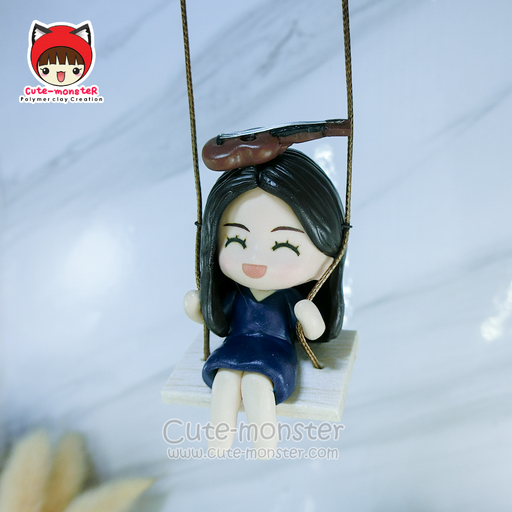 ตุ๊กตานั่งชิงช้า แขวนหน้ารถ สูง 2.5"