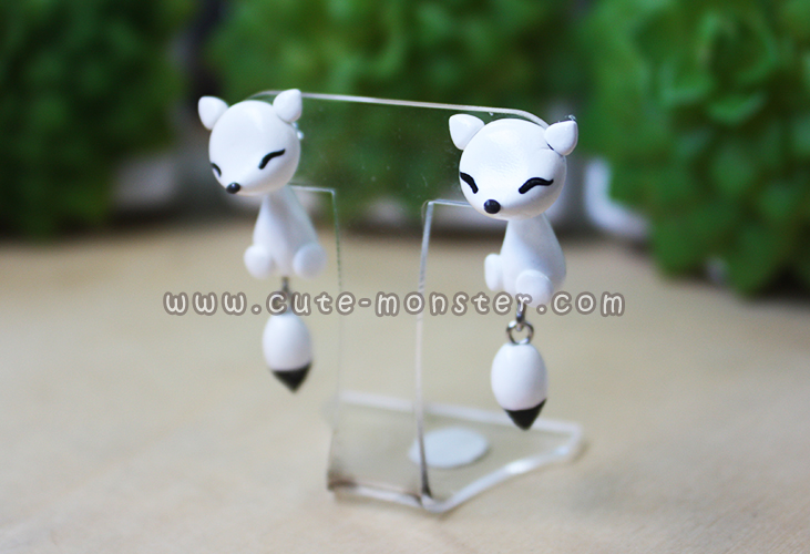 ต่างหูดินปั้น สุนัขจิ้งจอกสีขาว Cutie white fox Earrings