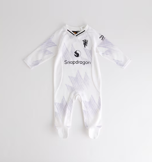 เสื้อเด็กแมนเชสเตอร์ ยูไนเต็ดสำหรับเด็กทารก 2025/26 Baby Away Sleepsuit ของแท้