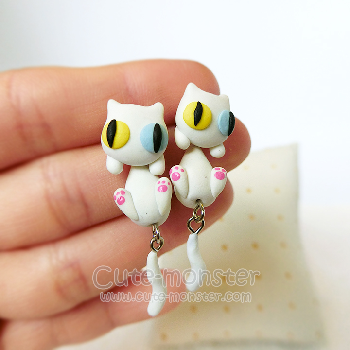 ต่างหูดินปั้น แมวขาว White cat Earrings